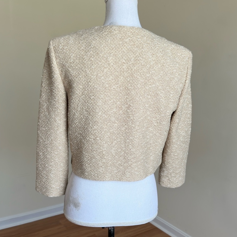 St John Couture Tweed Blazer Gold Buttons Cream Sand Cropped Sz 6 NWOT - Picture 5 of 12